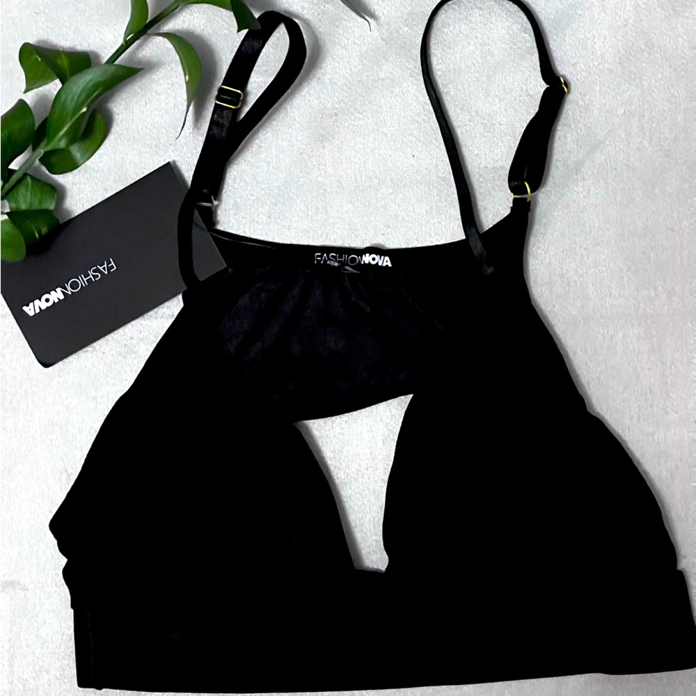 Fashion Nova NEW two piece biker short & bra set.